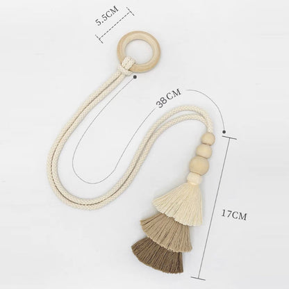 Simple adjustable curtain tie