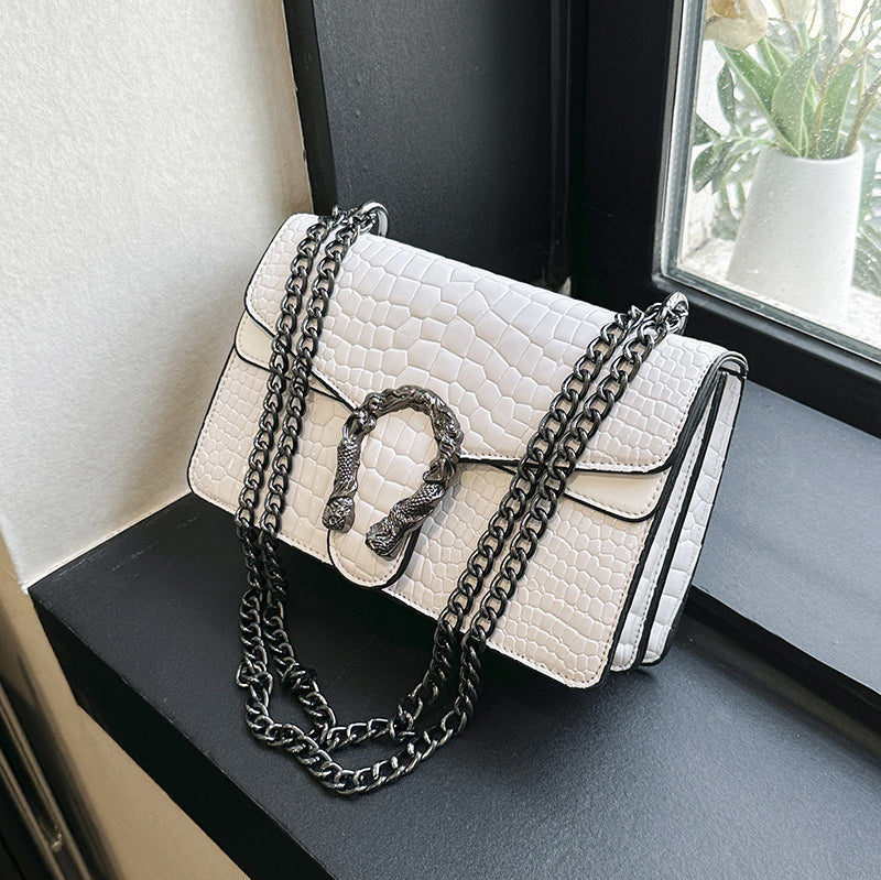 Chain shoulder bag