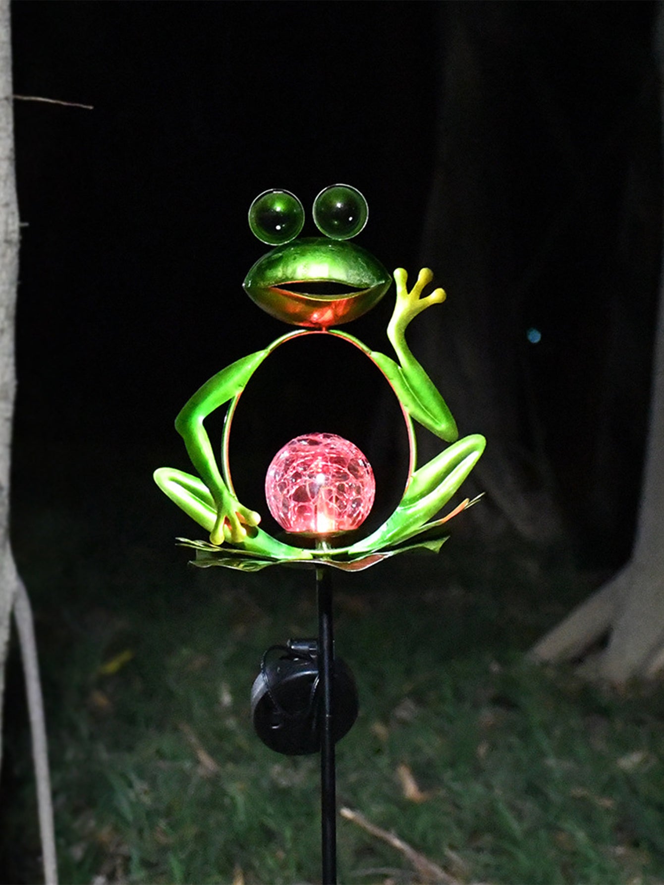 Solar Frog Iron Ground Light