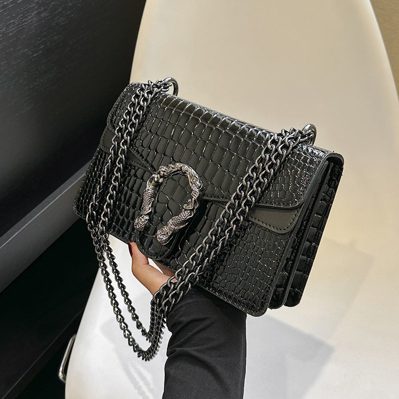 Chain shoulder bag