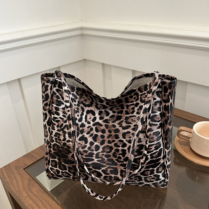 Fashionable leopard print tote bag
