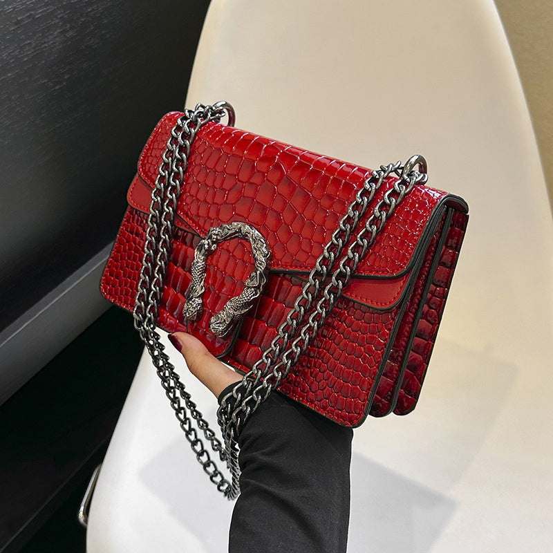 Chain shoulder bag