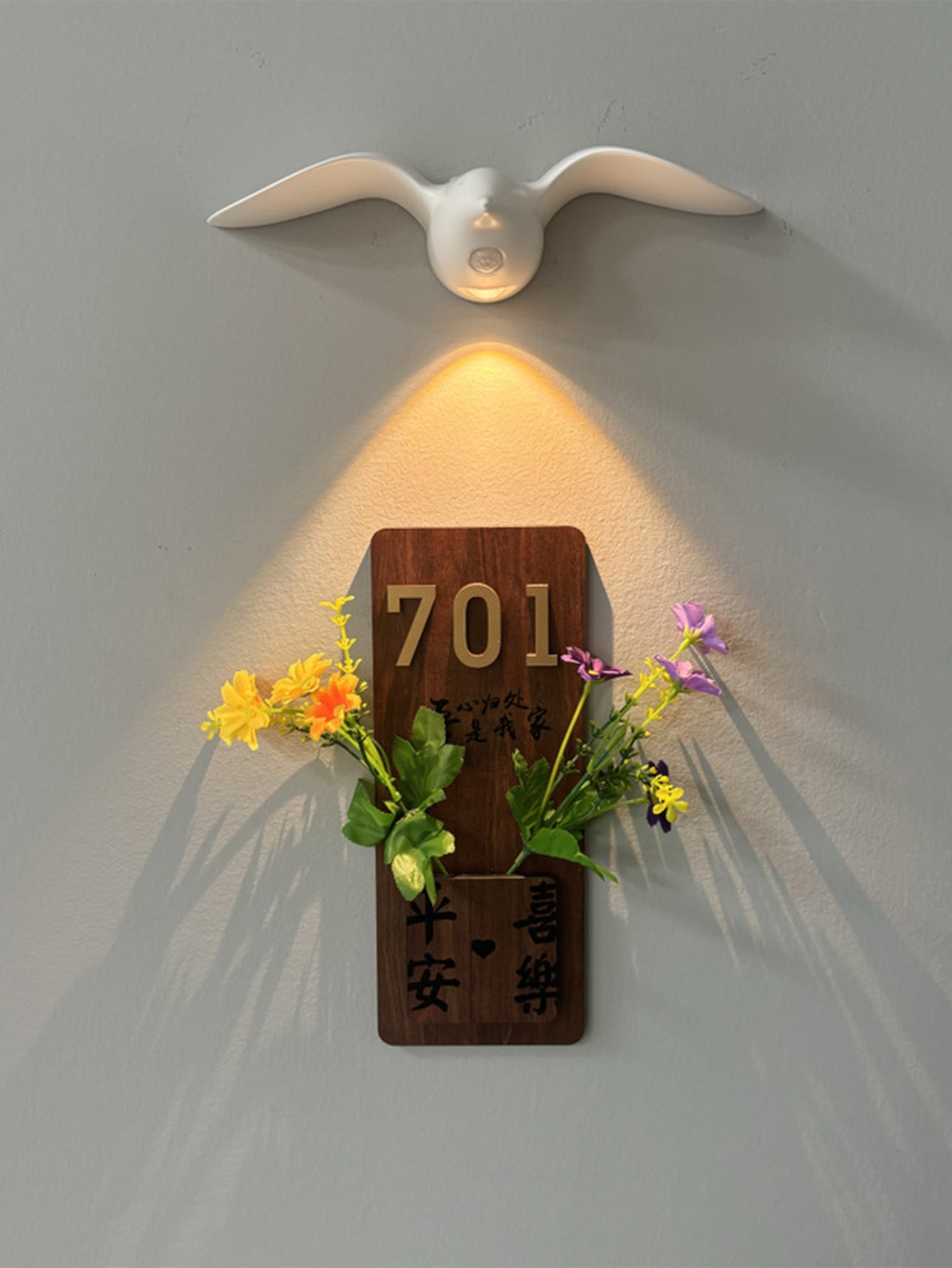 Smart induction doorplate light