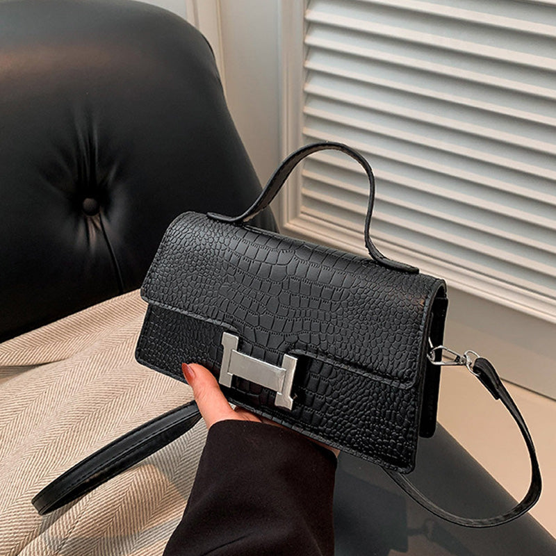 Fashionable simple messenger bag