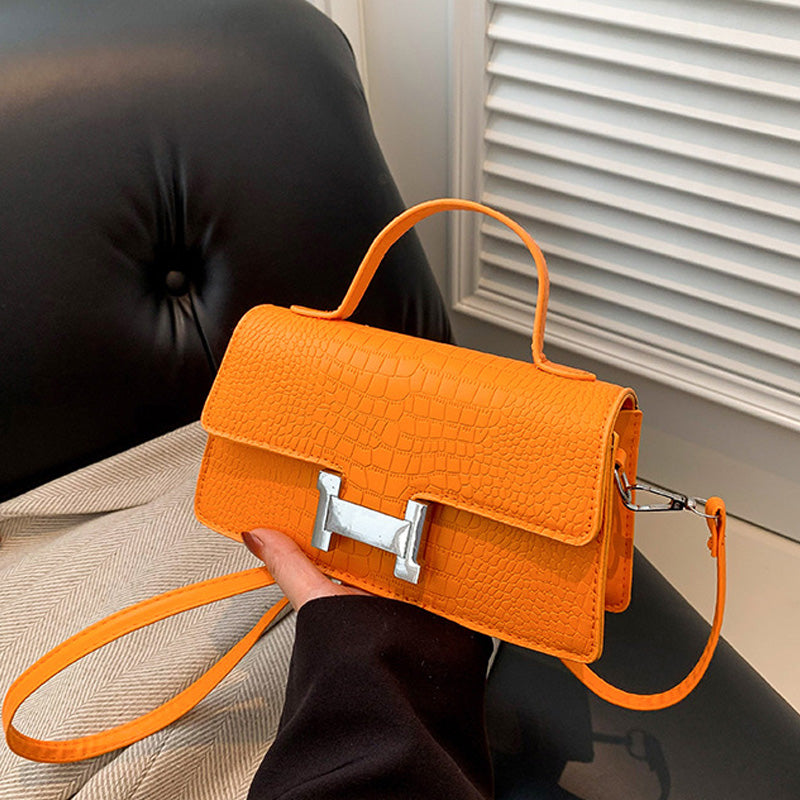 Fashionable simple messenger bag