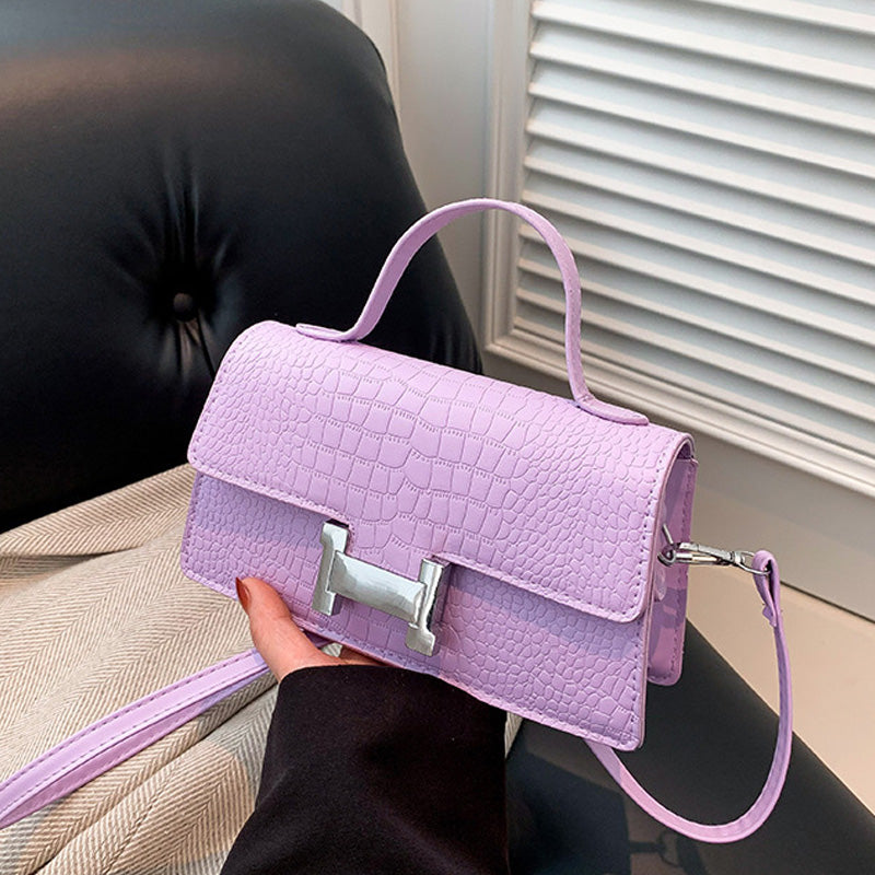 Fashionable simple messenger bag