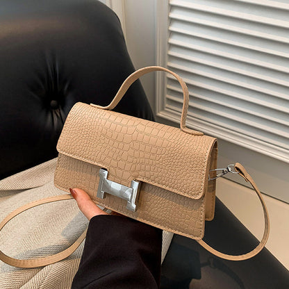 Fashionable simple messenger bag