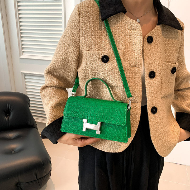 Fashionable simple messenger bag