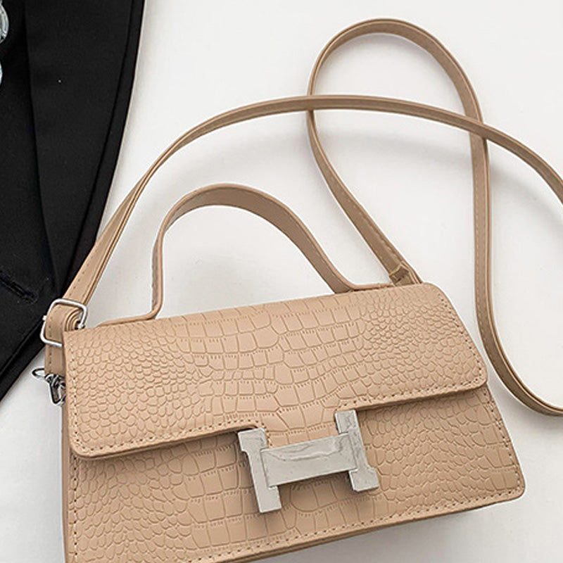 Fashionable simple messenger bag