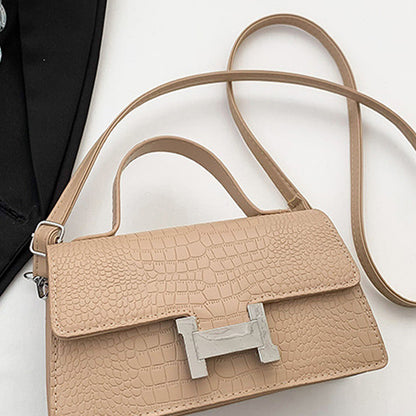 Fashionable simple messenger bag