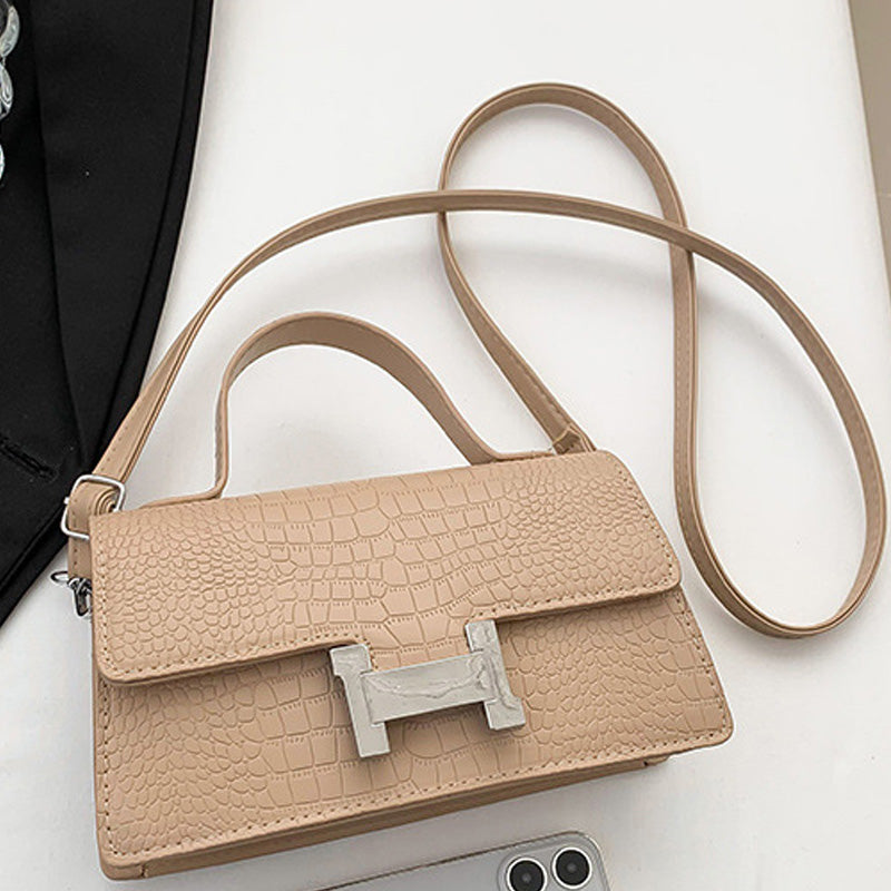 Fashionable simple messenger bag