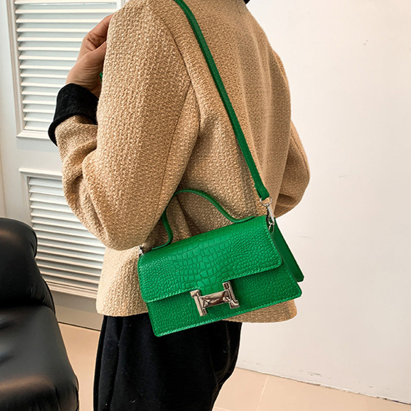 Fashionable simple messenger bag