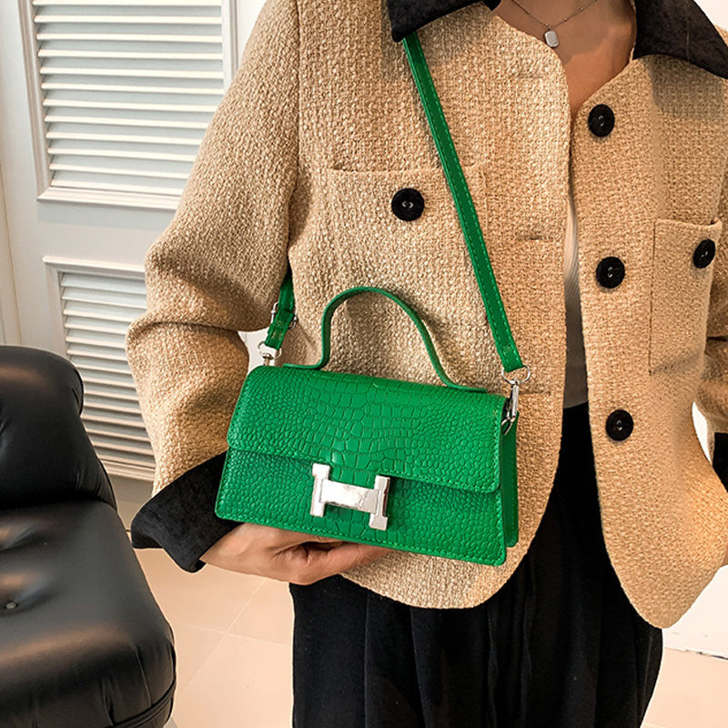 Fashionable simple messenger bag