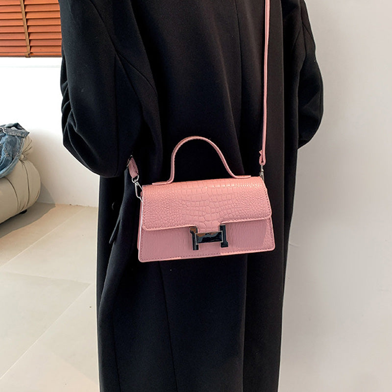 Fashionable simple messenger bag