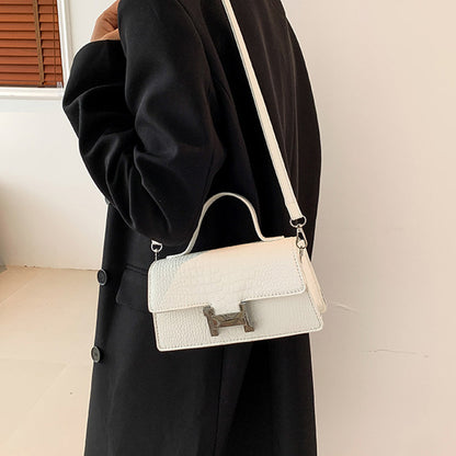 Fashionable simple messenger bag