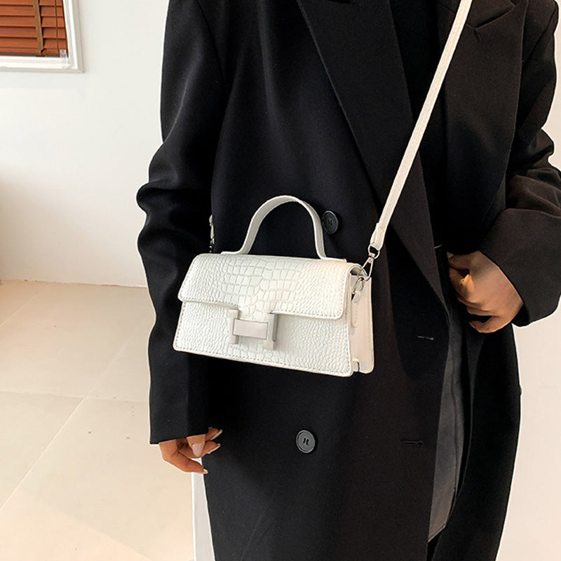 Fashionable simple messenger bag