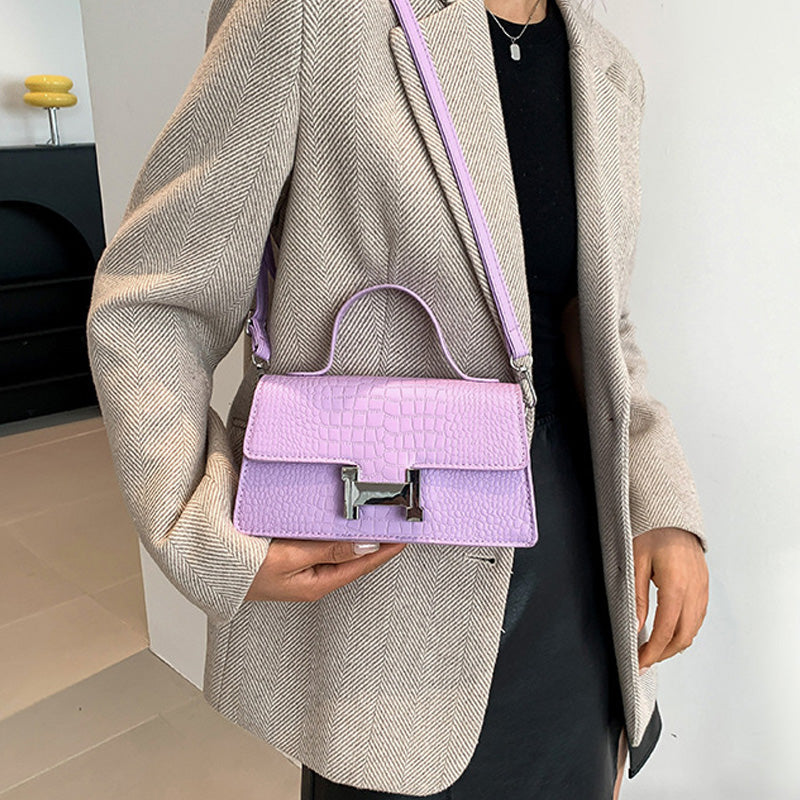 Fashionable simple messenger bag
