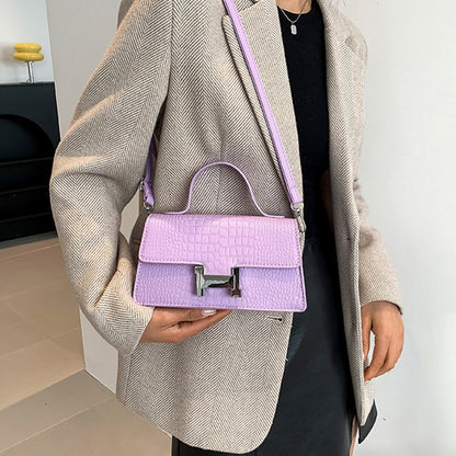 Fashionable simple messenger bag
