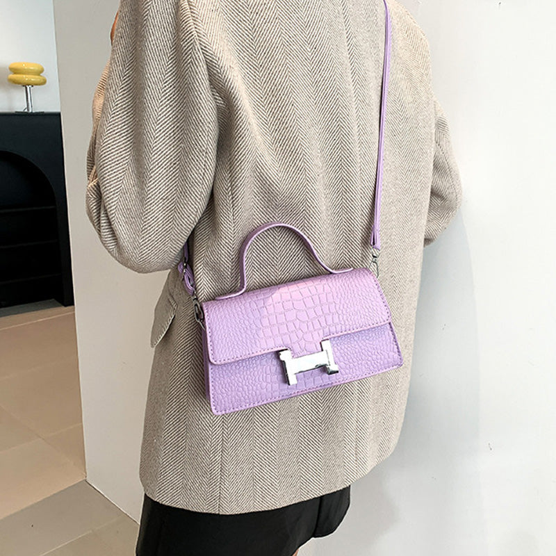 Fashionable simple messenger bag