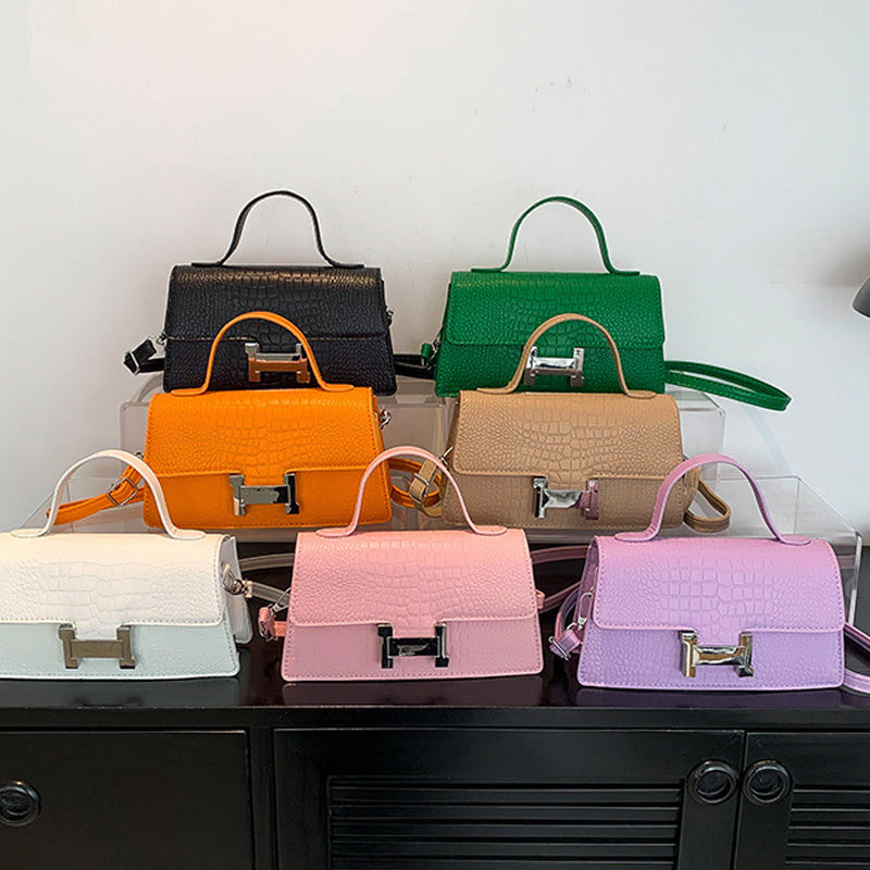 Fashionable simple messenger bag