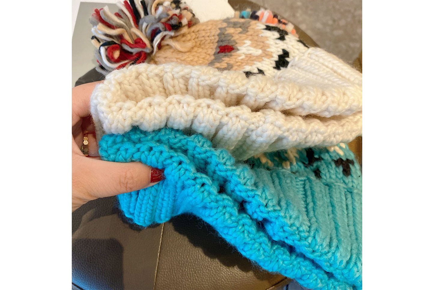 **Colorful Pom-Pom Knitted Hat (Autumn/Winter Warm Ear-Wearing Wool Hat)**