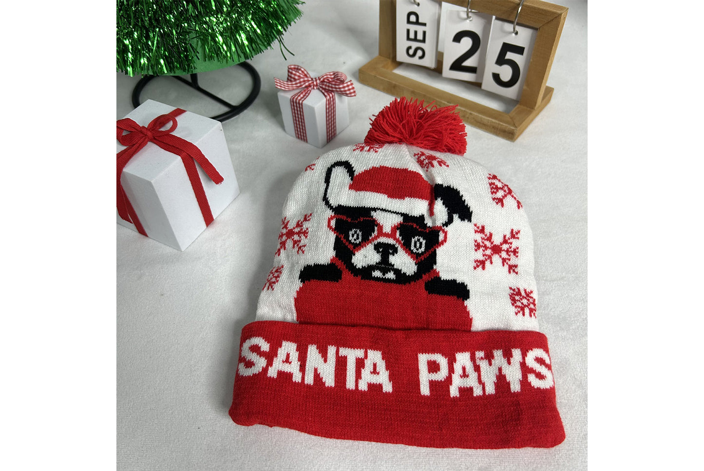 **Christmas LED Pom-Pom Knit Hat (Winter Warm Fold-Up Light-Up Hat)**