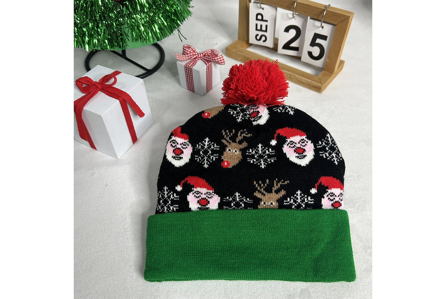 **Christmas LED Pom-Pom Knit Hat (Winter Warm Fold-Up Light-Up Hat)**