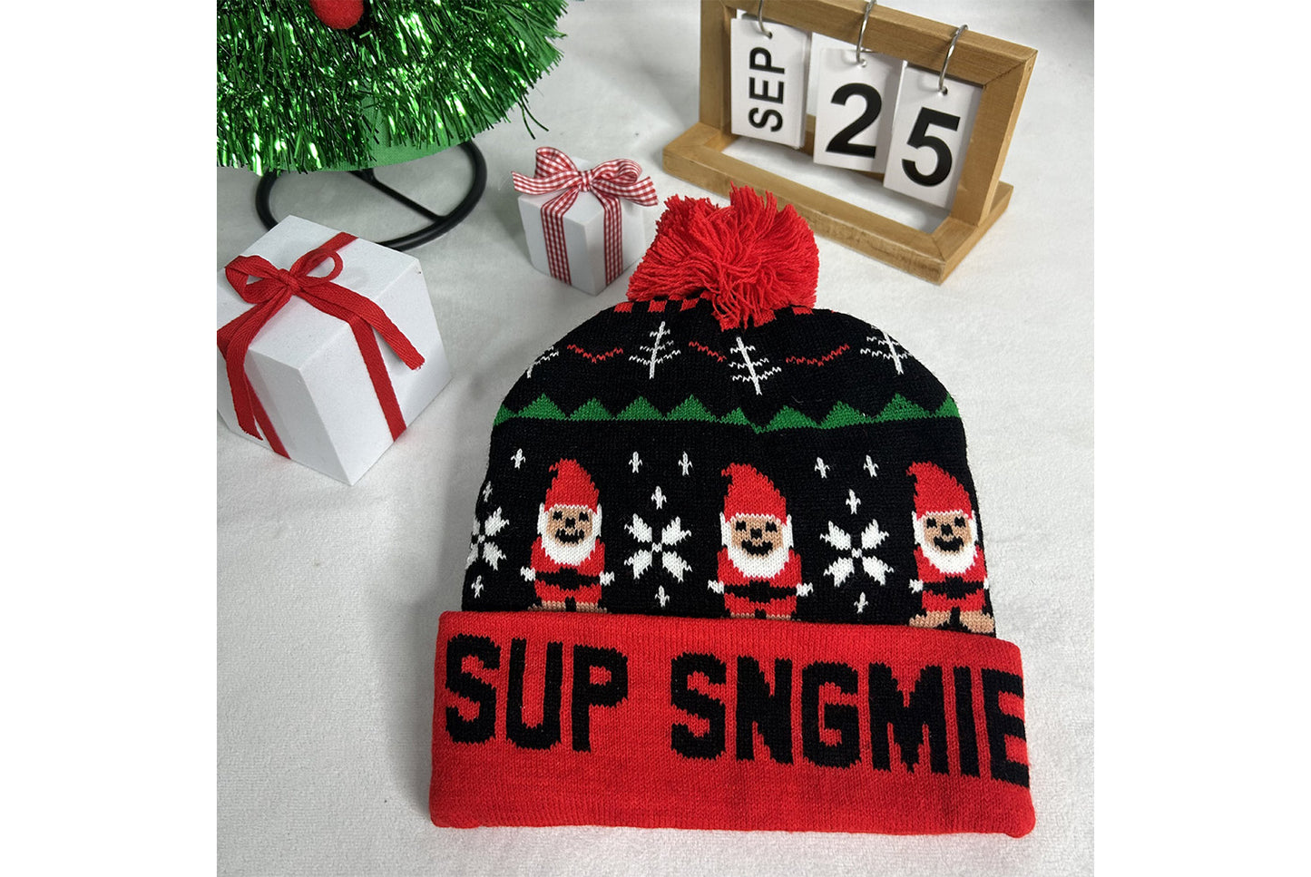 **Christmas LED Pom-Pom Knit Hat (Winter Warm Fold-Up Light-Up Hat)**
