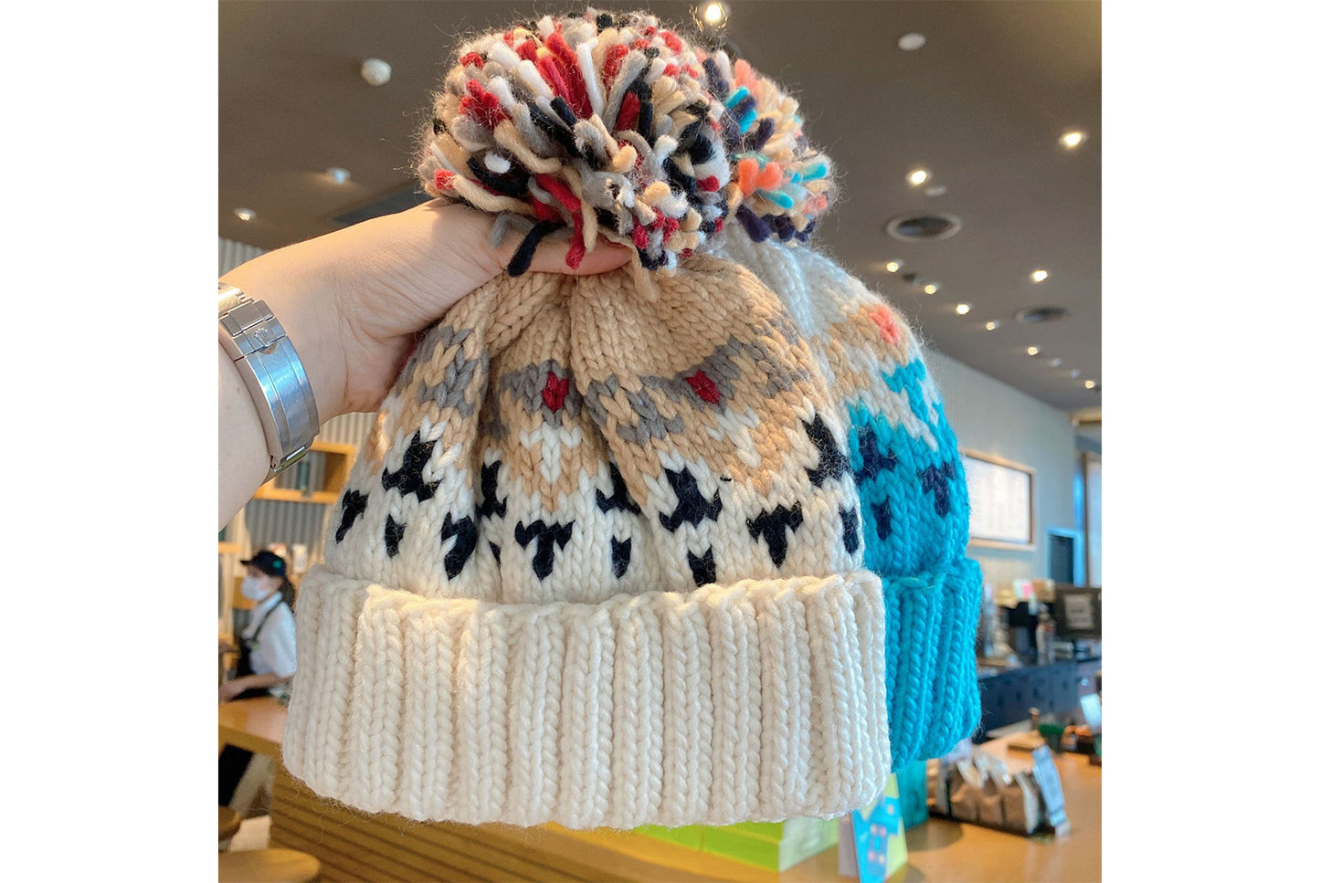 **Colorful Pom-Pom Knitted Hat (Autumn/Winter Warm Ear-Wearing Wool Hat)**