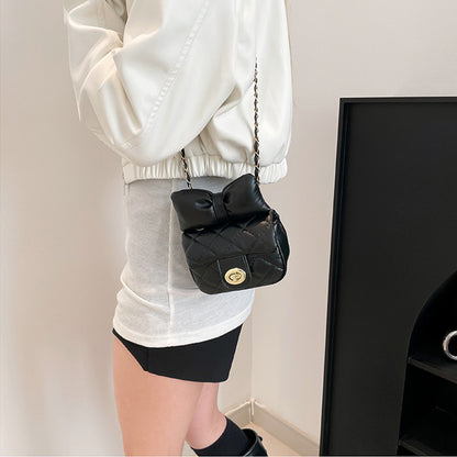 Bow chain bag